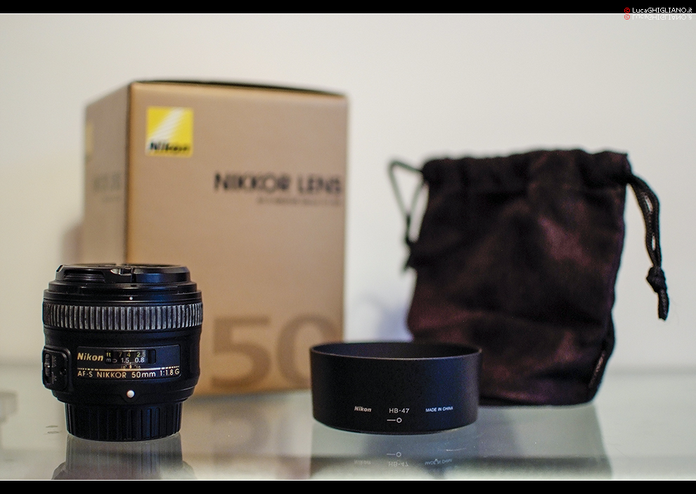 Contenuto della scatola: Nikkor 50mm f1.8G – Paraluce HB-47 – Sacchetta in velluto