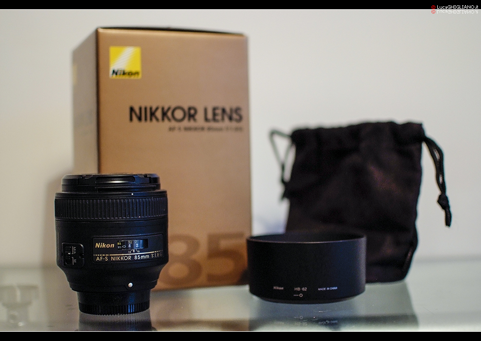 Contenuto della scatola: Nikkor 85mm f1.8G – Paraluce HB-62 – Sacchetta in velluto