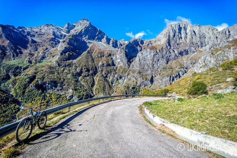 Lago dietro la Torre in MTB