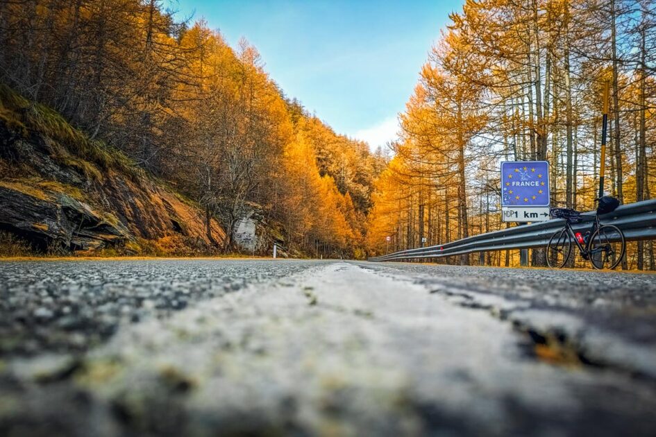 Il colle del Moncenisio in bici da corsa in versione autunnale