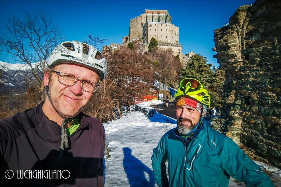 Allenamento Chase the Sun Italia - la salita alla Sacra di San Michele in veste invernale