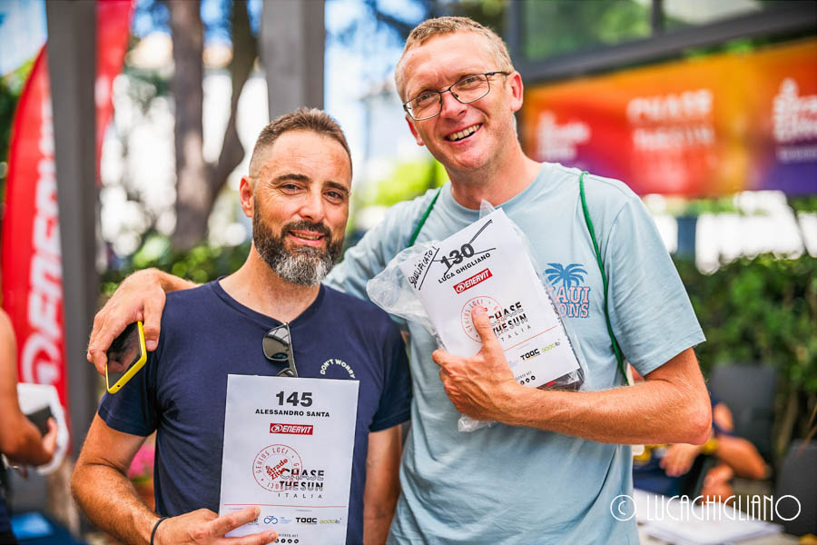 Chase the Sun Italia 2026
Il team Aloha Alu Pro Cycling Team ha ritirato il welcome kit ma purtroppo uno dei due è ufficialmente SQUALIFICATO come si può leggere sulla busta